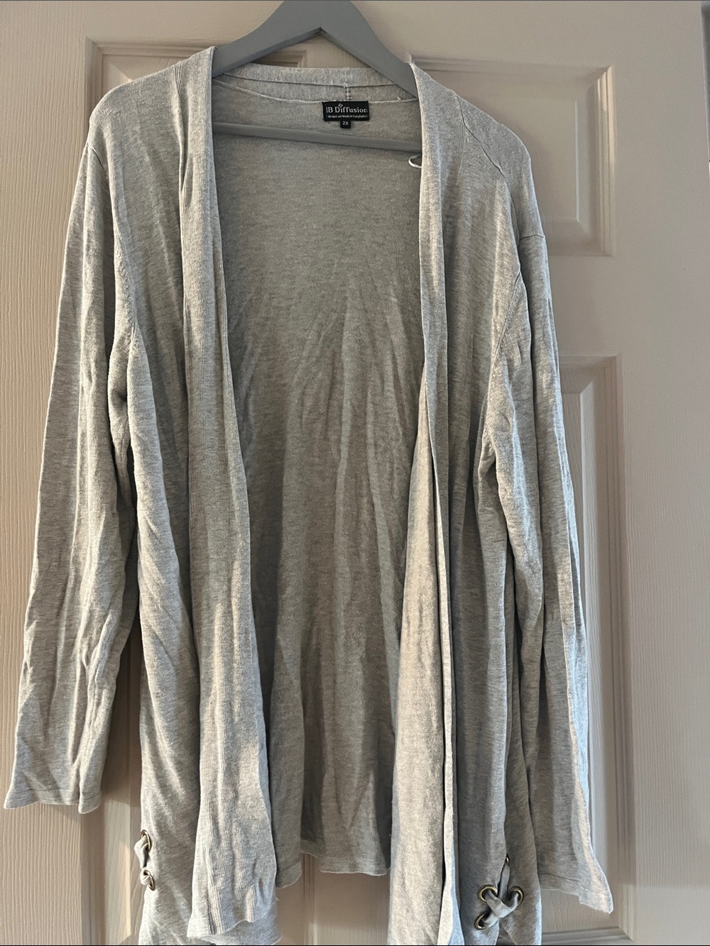 À.Gray Open-Front Women’s Cardigan with Eyelet Detail